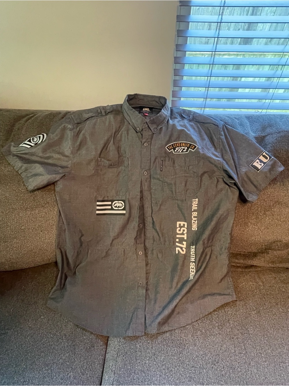 Ecko Unlimited Men's Short-Sleeve Charcoal Graphic Button-Down Shirt
